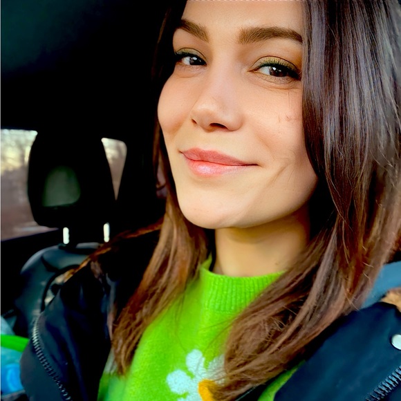 Meet your Posher, Nicole - Picture 1 of 1